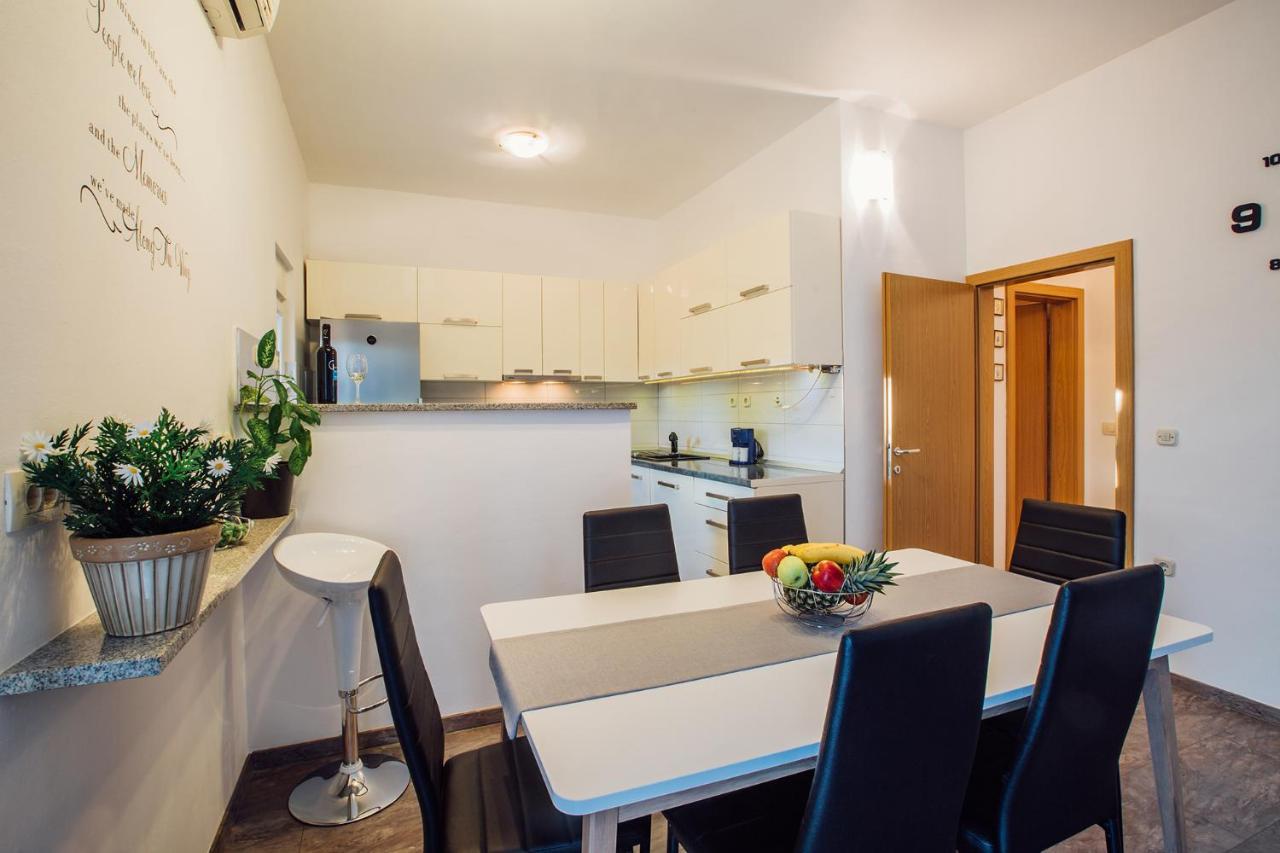 Apartments Essentia Podstrana Exterior photo